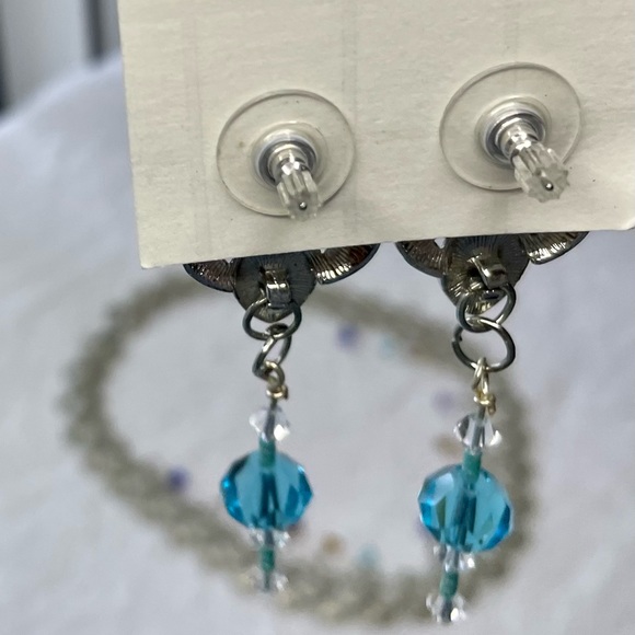 Handcrafted short necklace adorned with crystals with matching earrings - Picture 4 of 7